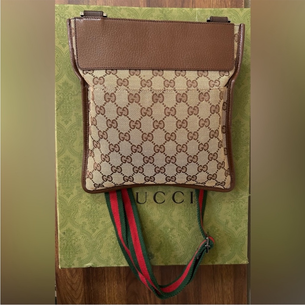 Gucci Crossbody Bag - Picture 10 of 16